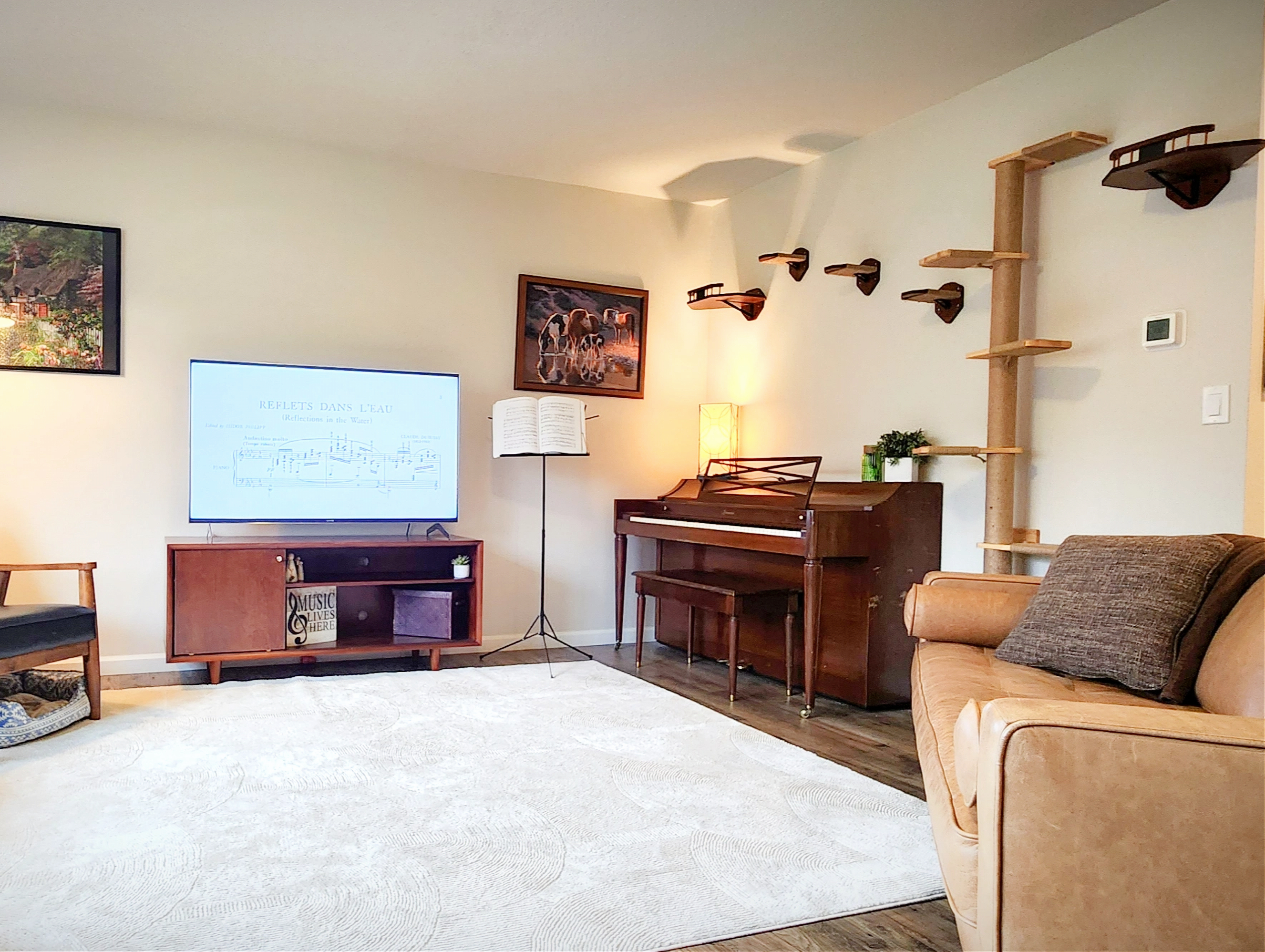 The piano and comfortable living room at Bellissima’s home studio